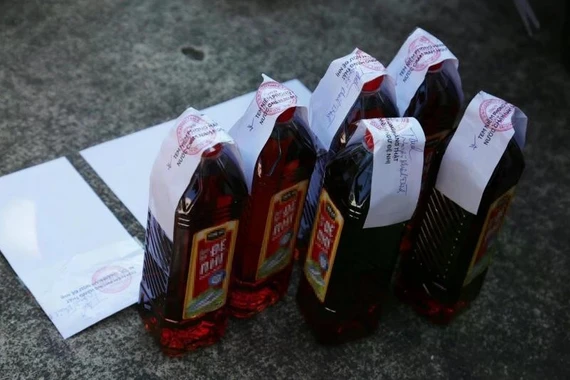 Phát hiện đường dây sản xuất hàng giả nước mắm, bột nêm tại TP HCM