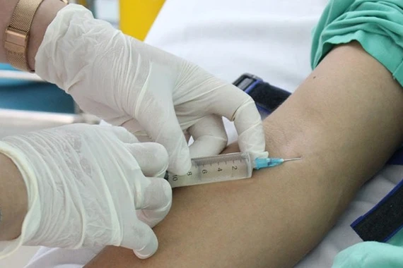 Nguy hiểm từ thuốc tiêm 'bổ não' tự mua, bệnh nhân cấp cứu vì phản ứng dị ứng