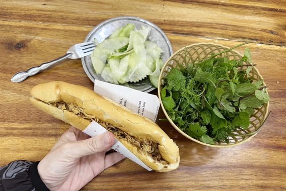 Bộ Y tế chỉ đạo điều tra vụ nghi ngộ độc bánh mì tại Lâm Đồng 