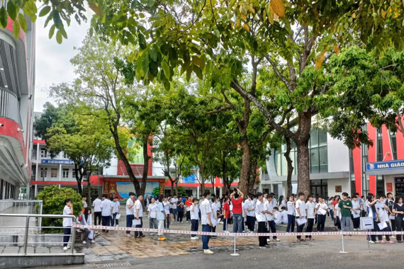 Kỳ thi vào lớp 10 tại Hà Nội: Thí sinh và phụ huynh đềuhồi hộp, hy vọng
