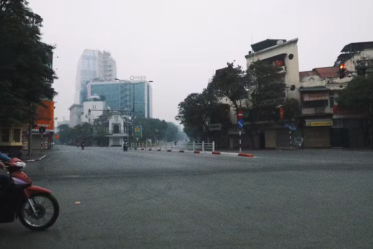 Ha Noi vang lang sang mung 1 Tet, nguoi dan xuat hanh du Xuan muon-Hinh-6