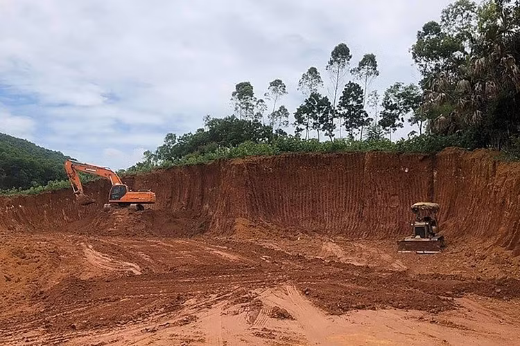 Vi phạm khai thác khoáng sản, Công ty TNHH Thương mại sản xuất gỗ Hùng Mạnh bị phạt hơn 100 triệu đồng. (Ảnh minh họa)