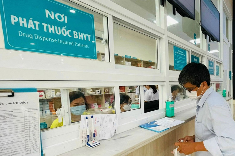 Người bệnh mua thuốc ngoài viện sẽ được Bảo hiểm y tế thanh toán khi đủ các điều kiện.