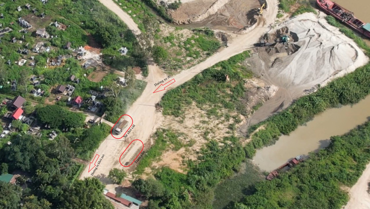 Phương tiện &quot;né&quot; trạm cân tại mỏ cát Quỳnh Ngọc tại xã Ea Na, huyện Krông Ana.