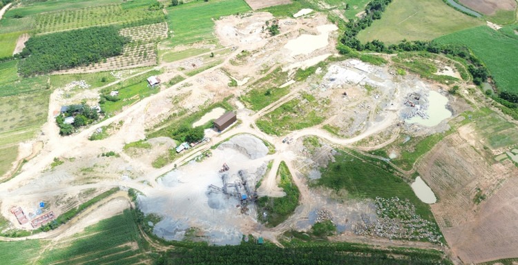 Toàn cảnh mỏ đá của Công ty TNHH Sản xuất và Thương mại Cư M&apos;Lan.