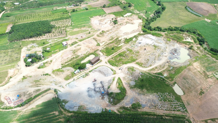 Toàn cảnh mỏ đá của Công ty TNHH Sản Xuất Và Thương Mại Cư M&apos;lan.