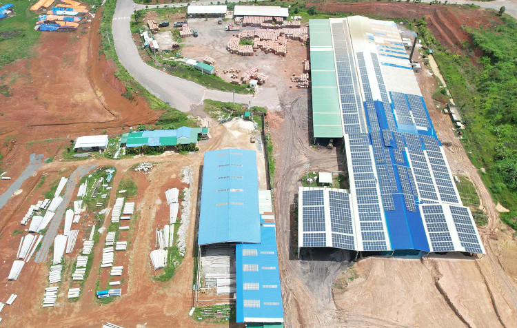 Hệ thống điện mặt trời trên mái Công ty CP công nghệ Xanh Lộc Châu.