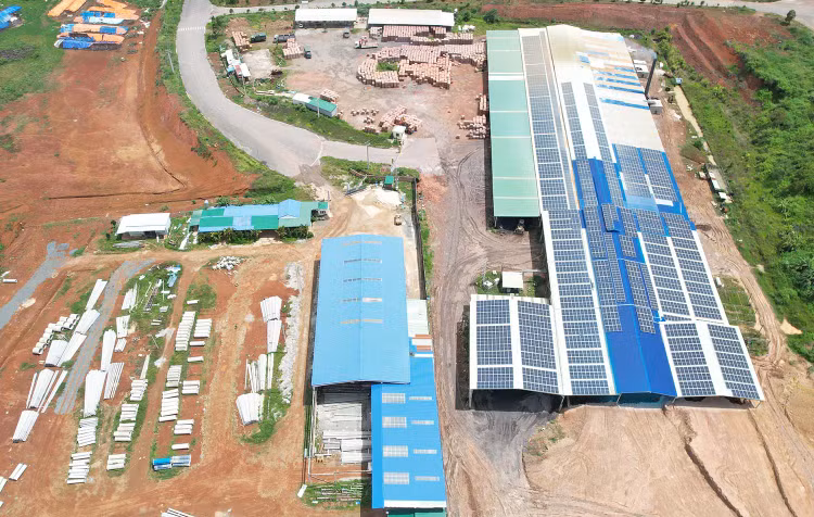 Hệ thống điện mặt trời trên mái Công ty CP công nghệ Xanh Lộc Châu.