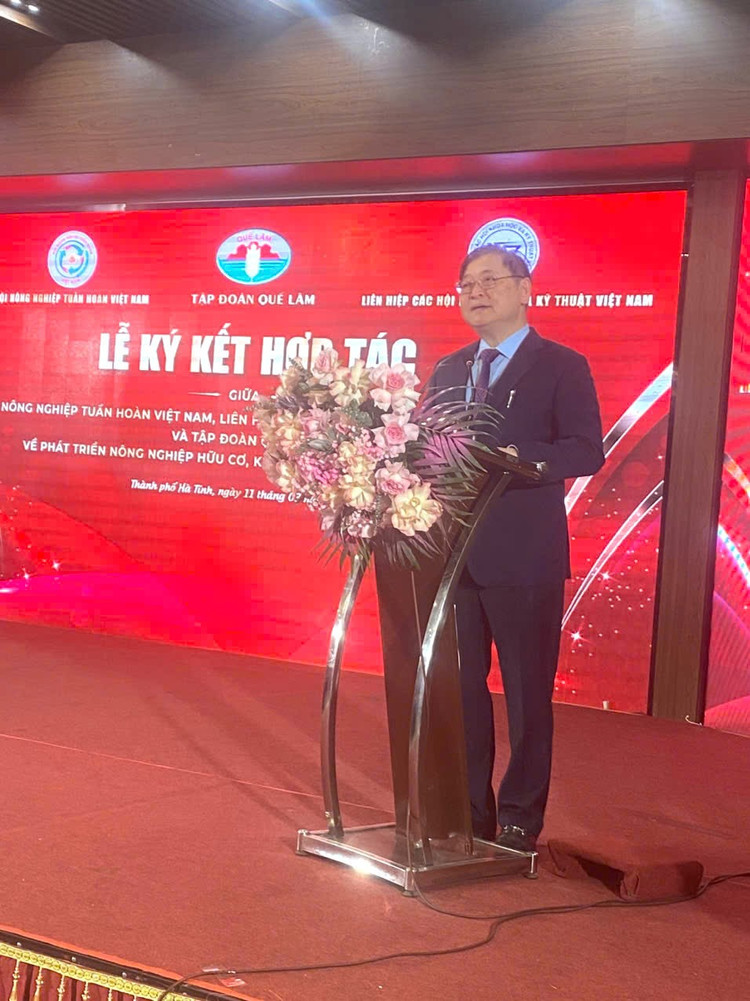 Chủ tịch LHHVN Phan Xuân Dũng phát biểu chúc mừng Hội Nông nghiệp tuần hoàn Việt Nam và Tập đoàn Quế Lâm