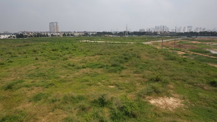 Một phần nguyên nhân khiến dự án chậm tiến độ là do thành phố Hà Nội giao đất chậm.