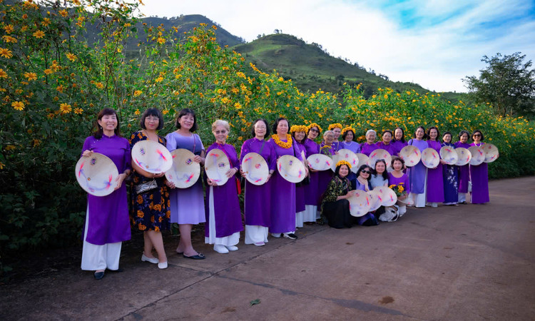 Tuần lễ hoa dã quỳ - Núi lửa Chư Đăng Ya luôn thu hút đông đảo du khách - Ảnh: Đô Đô.