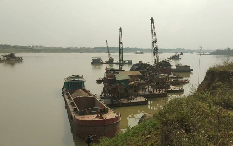 Khai thác cát trái phép, một cá nhân bị xử phạt hơn 1,3 tỷ đồng. (Ảnh minh họa)