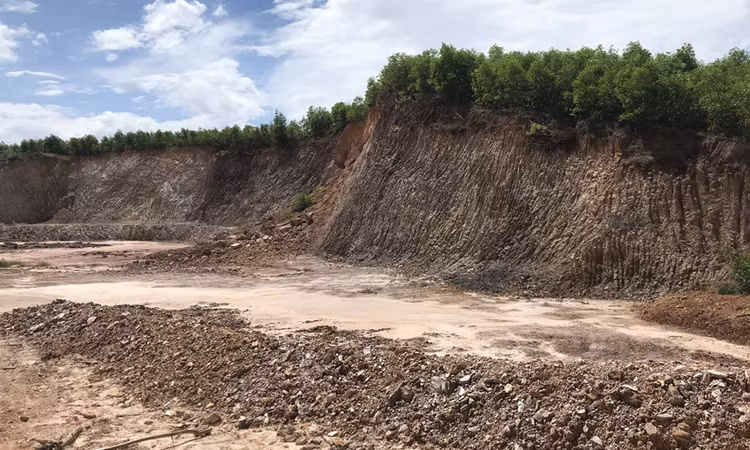 Mỏ khoáng sản tại khu vực núi Gích Dương 1, xã Thủy Phù, thị xã Hương Thủy.