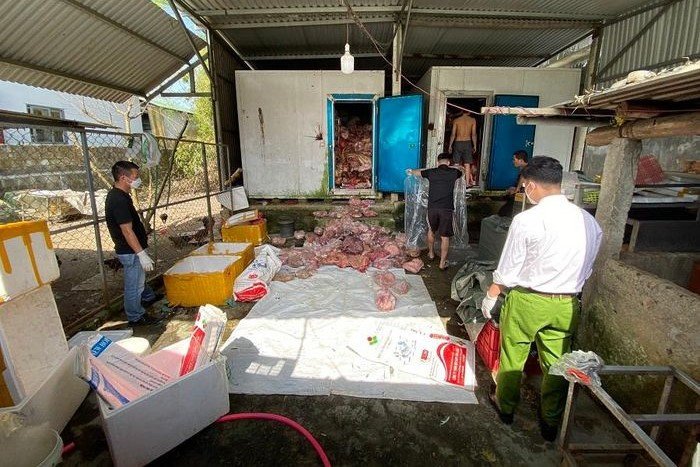 Hơn 3 tấn thịt lợn và nội tạng lợn không rõ nguồn gốc xuất xứ tại thời điểm kiểm tra.