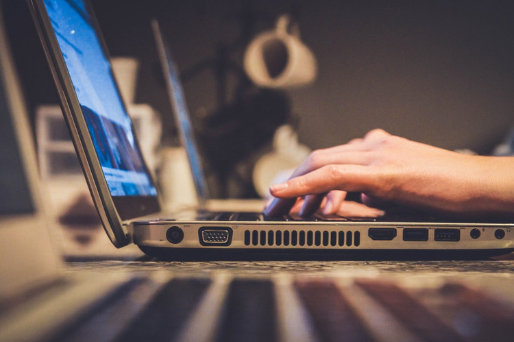 Nâng cấp thẻ tín dụng online, người phụ nữ bị mất 90 triệu đồng. (Ảnh minh họa)