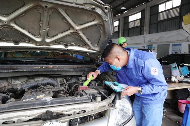 Nhiều trường hợp xe ô tô cải tạo vẫn được phép cấp giấy chứng nhận và tem kiểm định. (Ảnh minh họa)