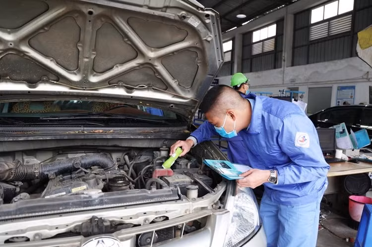 Nhiều trường hợp xe ô tô cải tạo vẫn được phép cấp giấy chứng nhận và tem kiểm định. (Ảnh minh họa)