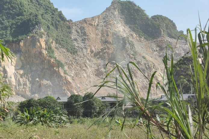 UBND tỉnh Hoà Bình xử phạt vi phạm hành chính trong lĩnh vực khoáng sản đối với Công ty TNHH Thắng Lợi tại mỏ đá Mèo Gù, xã Phúc Khánh, huyện Yên Lập. (Ảnh minh hoạ) UBND tỉnh Hoà Bình xử phạt vi phạm hành chính trong lĩnh vực khoáng sản đối với Công ty TNHH Thắng Lợi tại mỏ đá Mèo Gù, xã Phúc Khánh, huyện Yên Lập. (Ảnh minh hoạ)