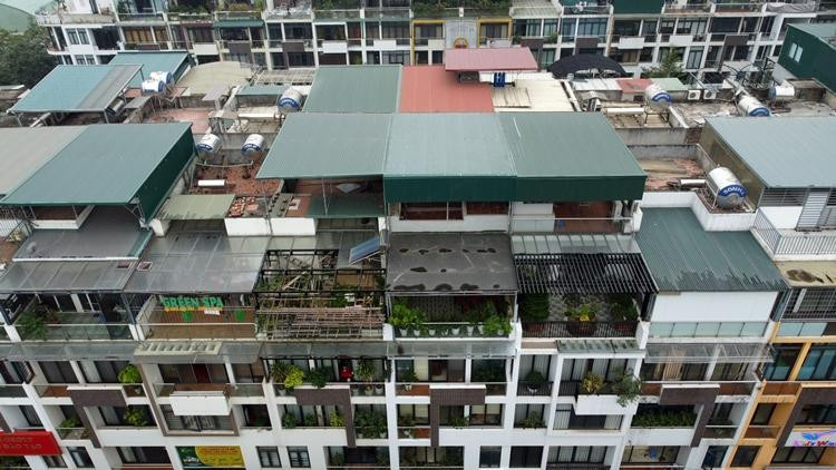 Cận cảnh những ngôi nhà xây dựng thêm tầng trái phép, cơi nới chuồng cọp, phá quy hoạch