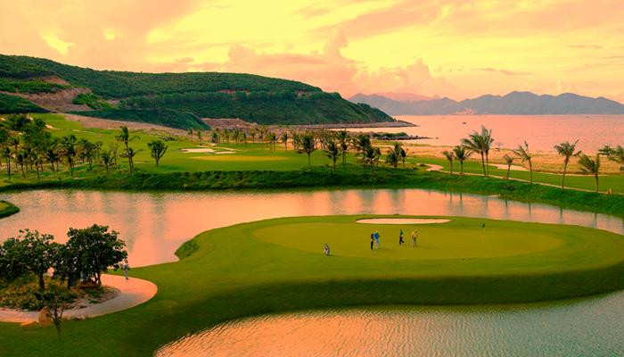 Vinpearl Golf club Nha Trang là sân golf đảo đầu tiên đạt chuẩn quốc tế