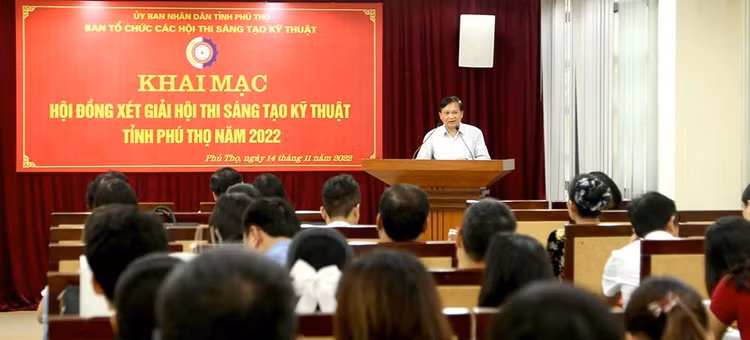 Lãnh đạo Liên hiệp hội KH&amp;KT tỉnh phát biểu khai mạc