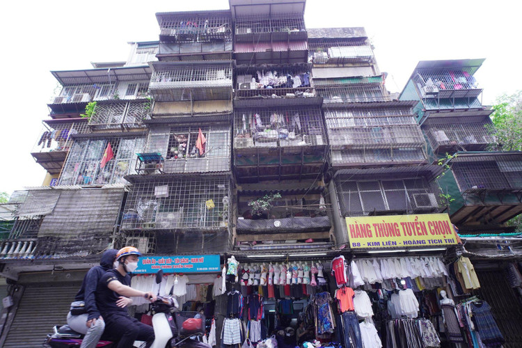 Những căn chung cư cũ đã gắn liền với nhiều nơi ở Hà Nội