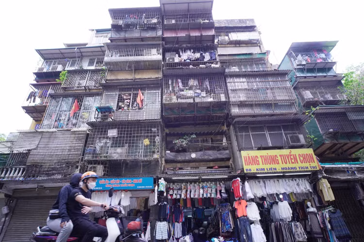 Những căn chung cư cũ đã gắn liền với nhiều nơi ở Hà Nội