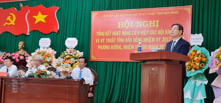 Bí thư Đảng đoàn, Chủ tịch Liên hiệp Hội Việt Nam Phan Xuân Dũng phát biểu tại Hội nghị Bí thư Đảng đoàn, Chủ tịch Liên hiệp Hội Việt Nam Phan Xuân Dũng phát biểu tại Hội nghị