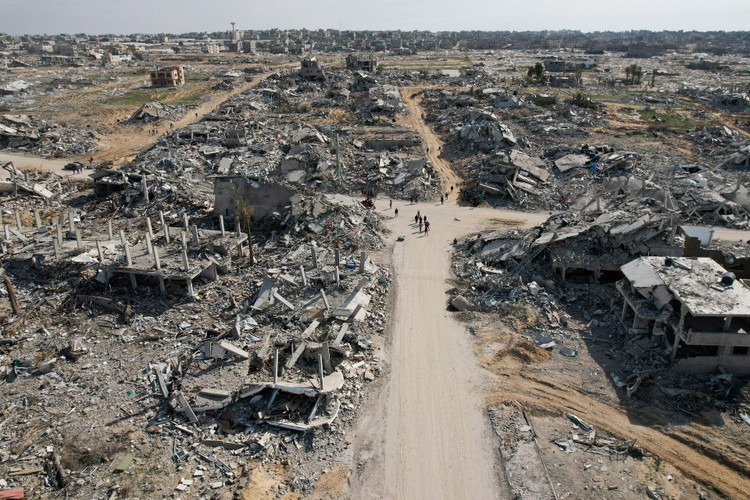 Palestinians return to devastated Rafah in the southern Gaza Strip