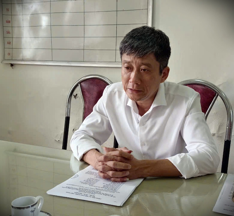 Ông Ngô Hồng Quân - Phó Chủ tịch UBND xã Đỗ Xuyên (huyện Thanh Ba, tỉnh Phú Thọ) trao đổi thông tin với PV.