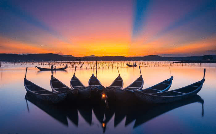 Đầm Ô Loan mơ màng, xao xuyến - Ảnh Internet.