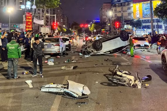 Góc nhìn pháp lý vụ tài xế Lexus tông liên hoàn 5 ô tô ở Hà Nội