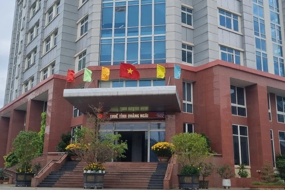 Thuế Quảng Ngãi hoàn trả kinh phí các xã, phường sau vụ "xin tiền động viên" 