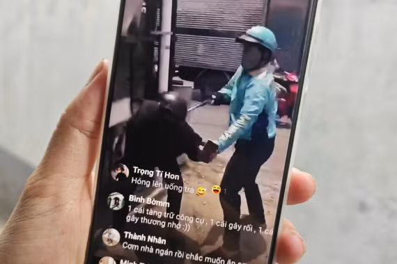 Điều tra người mặc áo xe ôm công nghệ hành hung thanh niên 