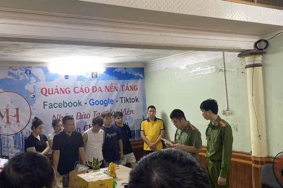 Triệt phá đường dây thuốc giả gia truyền 4 đời trên mạng xã hội