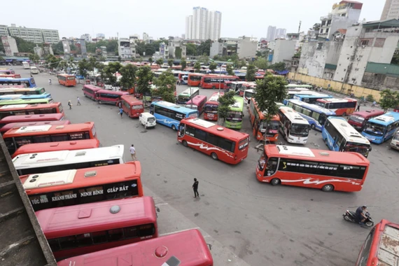 Giá xăng dầu tăng mạnh, doanh nghiệp vận tải loay hoay tìm phương án 