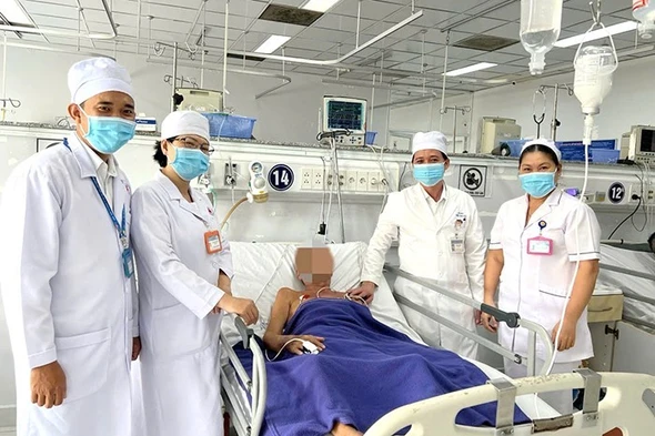 Cứu sống bệnh nhân bị hóc nửa quả nho xanh nguy hiểm tại Cần Thơ