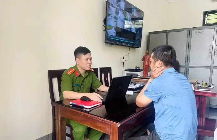 Cơ quan công an làm việc với N.Đ.C.. Ảnh: Công an cung cấp