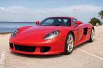 Đi kèm với động cơ này là hộp số sàn 6 cấp và hệ dẫn động cầu sau. Người bán cũng cho biết đã nâng cấp hộp số với bộ ly hợp mới nhằm tối ưu cảm giác lái.