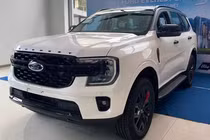 Những trang bị còn lại của xe không có gì thay đổi so với Ford Everest Sport tiêu chuẩn. Xe cũng có màn hình cảm ứng màu 10,1 inch, hỗ trợ kết nối Apple CarPlay/Android Auto không dây, kết nối Bluetooth, hệ thống thông tin giải trí SYNC 4A, kết nối FordPass Connect, 4 cổng USB và hệ thống âm thanh 8 loa.