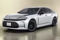 Cận cảnh Toyota Crown đặ biệt kỉ niệm 70 năm từ 1,4 tỷ đồng
