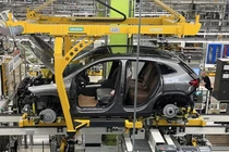 Ngành ôtô chao đảo, nguy cơ dừng sản xuất vì đất hiếm