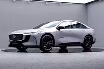 Cũng như bản thường, mẫu SUV điện Mazda EZ-6 Sports Edition bản đặc biệt được phát triển dựa trên cơ sở gầm bệ của hãng xe Trung Quốc Changan.