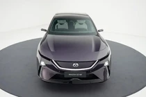 Mazda EZ-60 "cháy hàng" với hơn 26.000 đơn sau 1 tháng