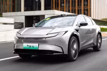 Tân thấy Toyota bZ5 - chiếc SUV điện giá rẻ vừa ra mắt