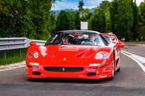 23 siêu xe Ferrari F50 30 năm tuổi du ngoạn tại Ý