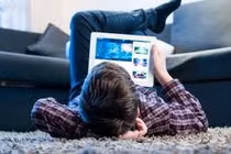 Báo động: 87% trẻ em TP.HCM dùng Internet 5-7 giờ/ngày