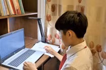 Thi trực tuyến cho học sinh tiểu học nở rộ, phụ huynh băn khoăn