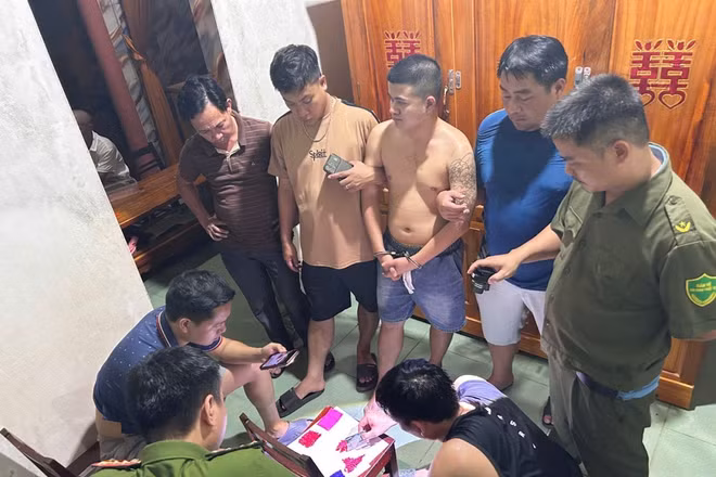 Khởi tố 3 người về hành vi mua bán và tàng trữ ma túy tại Quảng Trị
