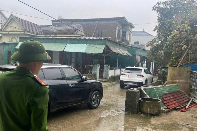 Công an vào cuộc vụ tài xế đỗ xe 'khóa đuôi', chặn lối đi 